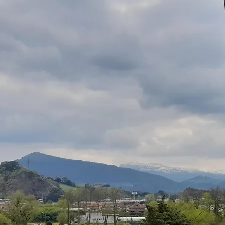 Amplio Piso Muy Luminoso Y Con Vistas דירה